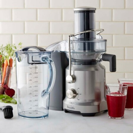 Breville's quiet Juice Fountain uses advanced Cold Spin Technology to quickly extract every bit of fresh, healthy juice without heating ingredients, which preserves maximum nutrients. And its elevated design and 70-oz. capacity jug make it easy and convenient to make big batches of juice.
