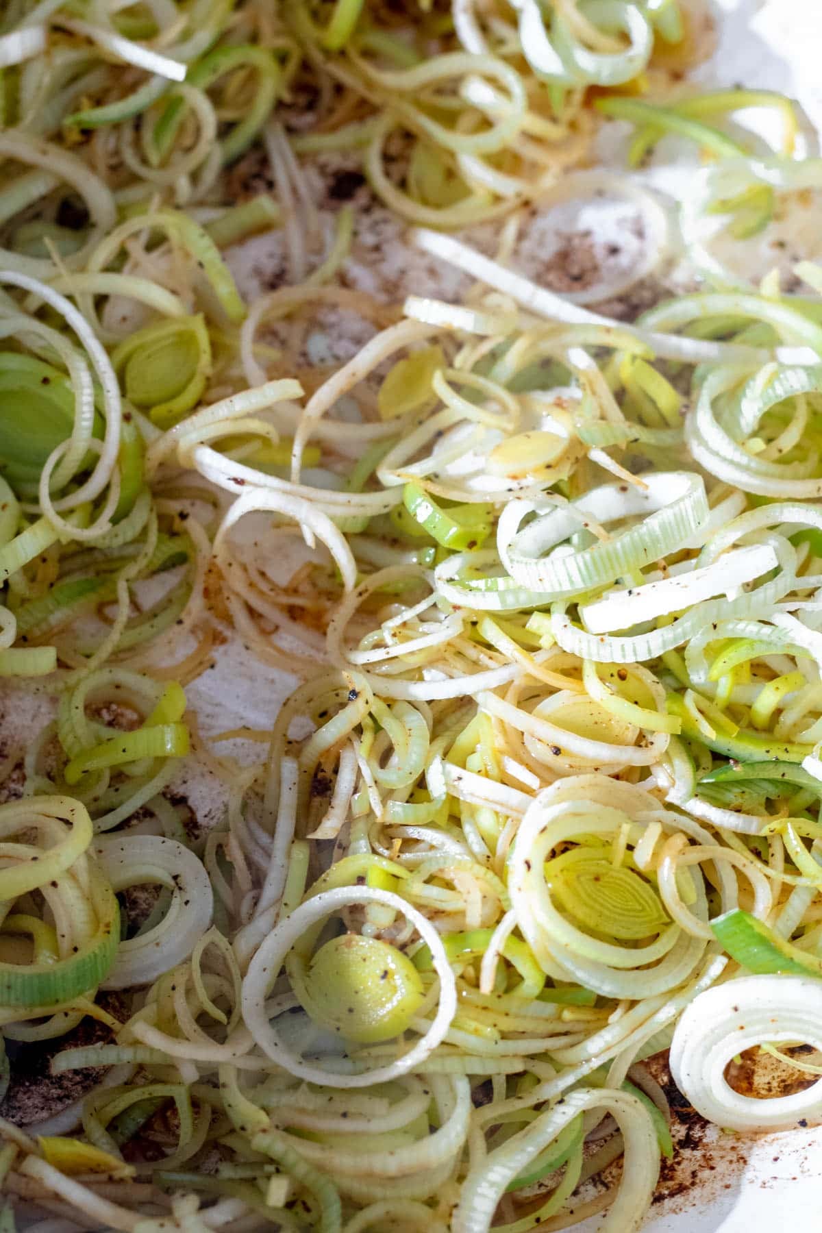 sliced leeks with seasoning