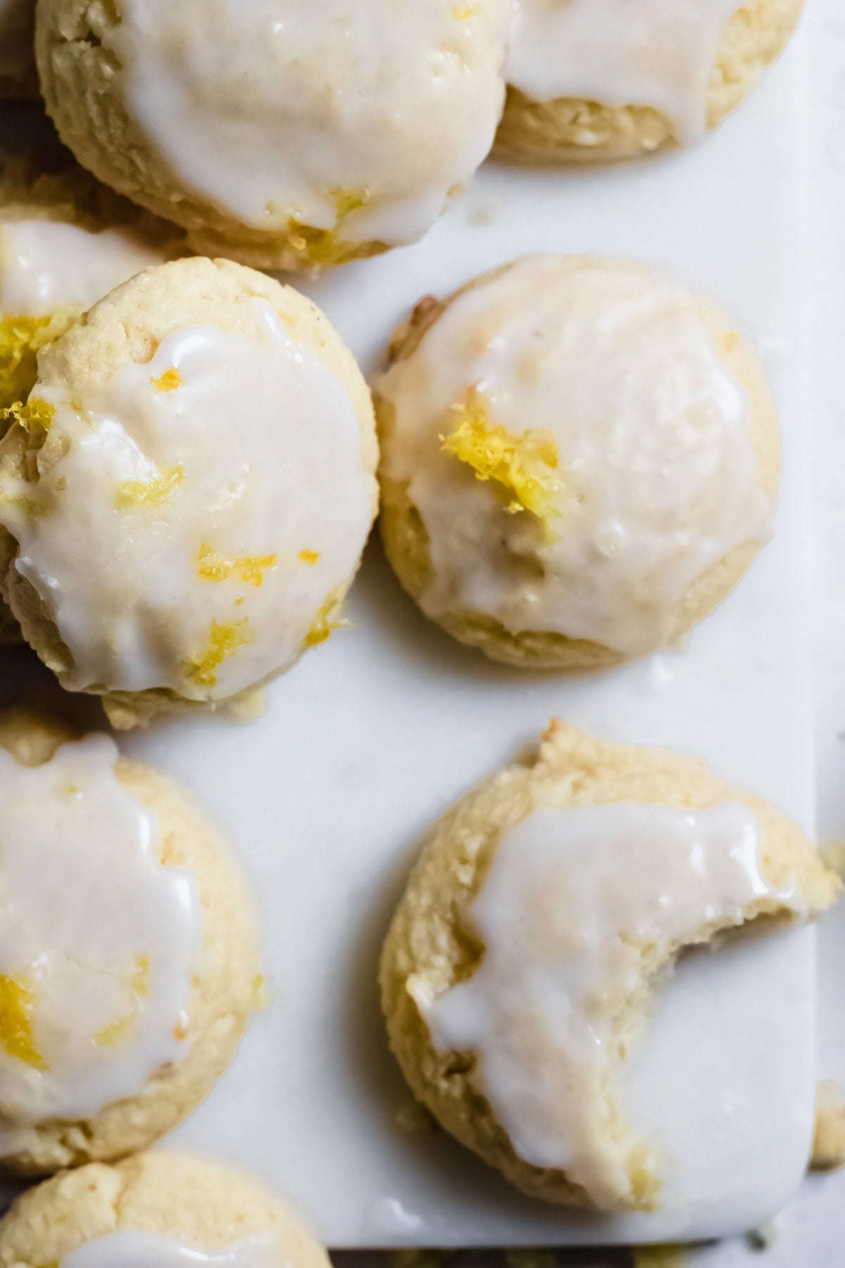 close up of lemon cream cheese cookies