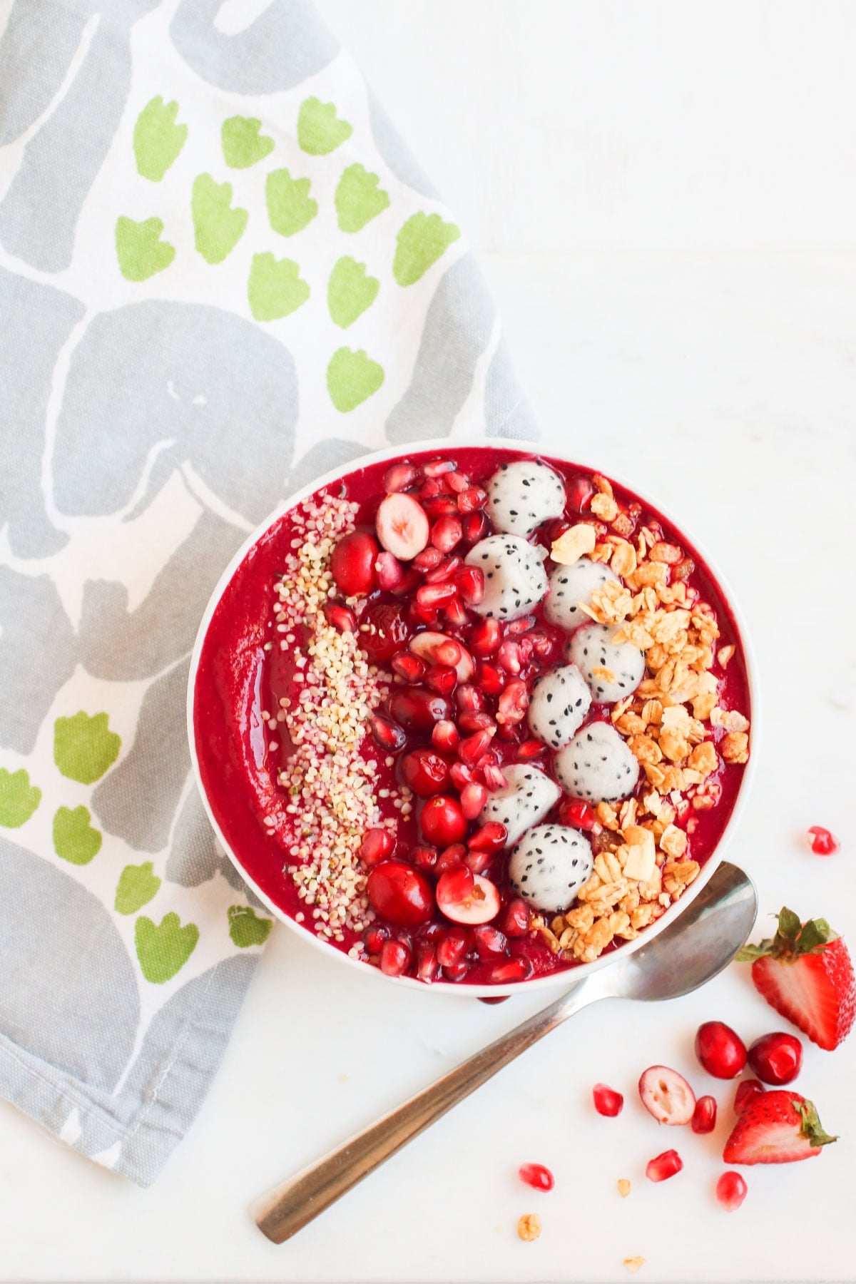 beet and berries smoothie bowl