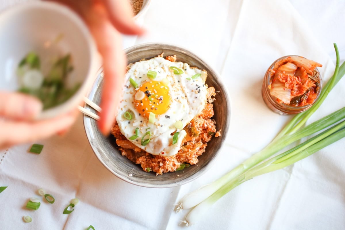 garnishing fried rice with scallion slices