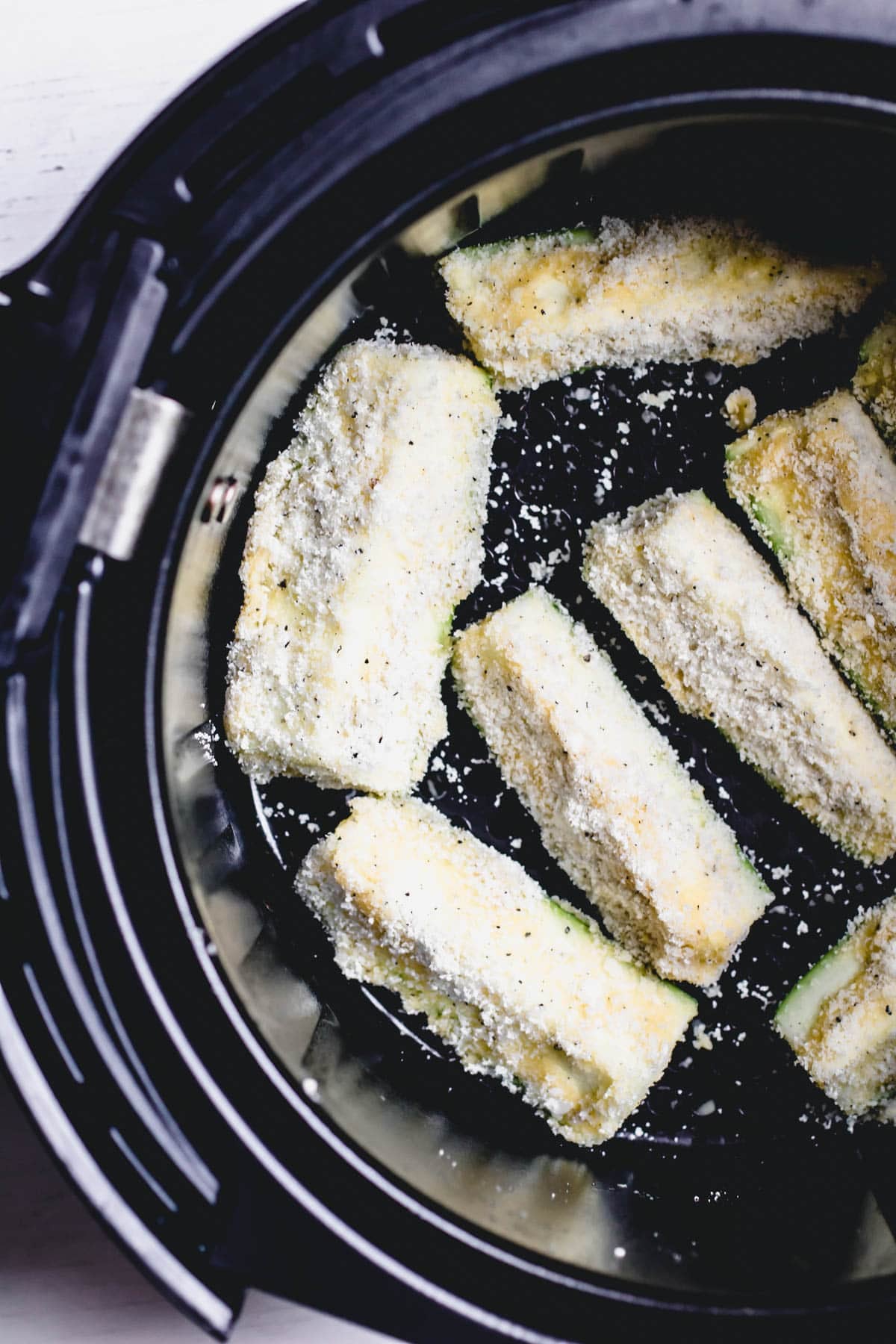 breaded zucchini slices in the air fryer
