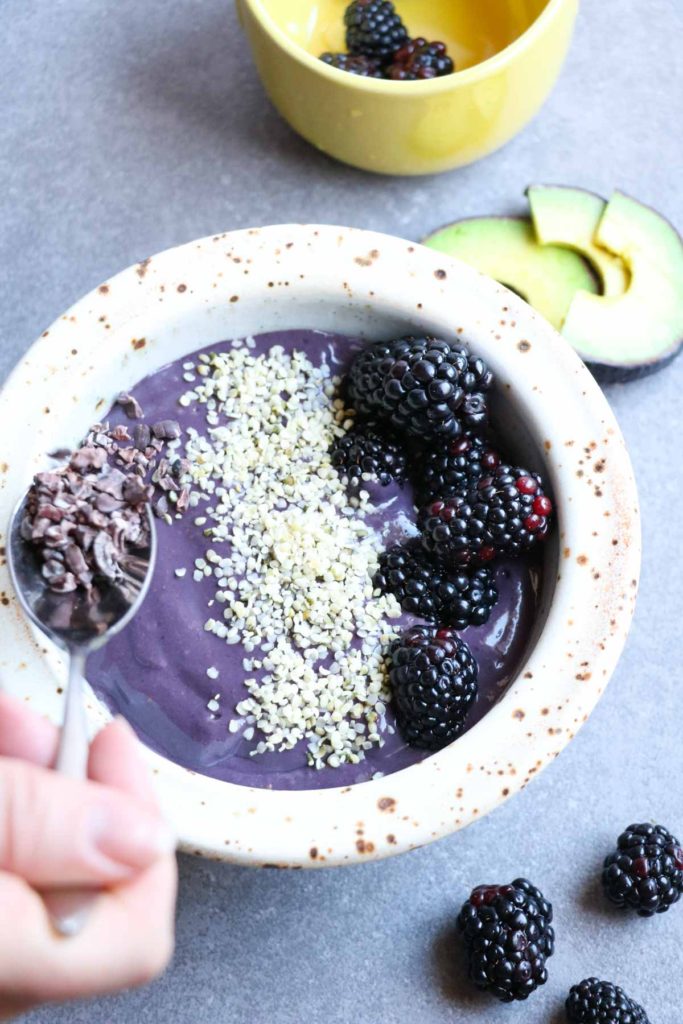 Superfood blackberry avocado smoothie bowl, you eat it with a spoon and then walk through the pearly gates of breakfast heaven. Vegan, Paleo, Whole30, Healthy smoothie |abraskitchen.com