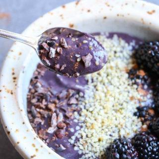 Superfood blackberry avocado smoothie bowl, you eat it with a spoon and then walk through the pearly gates of breakfast heaven. Vegan, Paleo, Whole30, Healthy smoothie |abraskitchen.com﻿