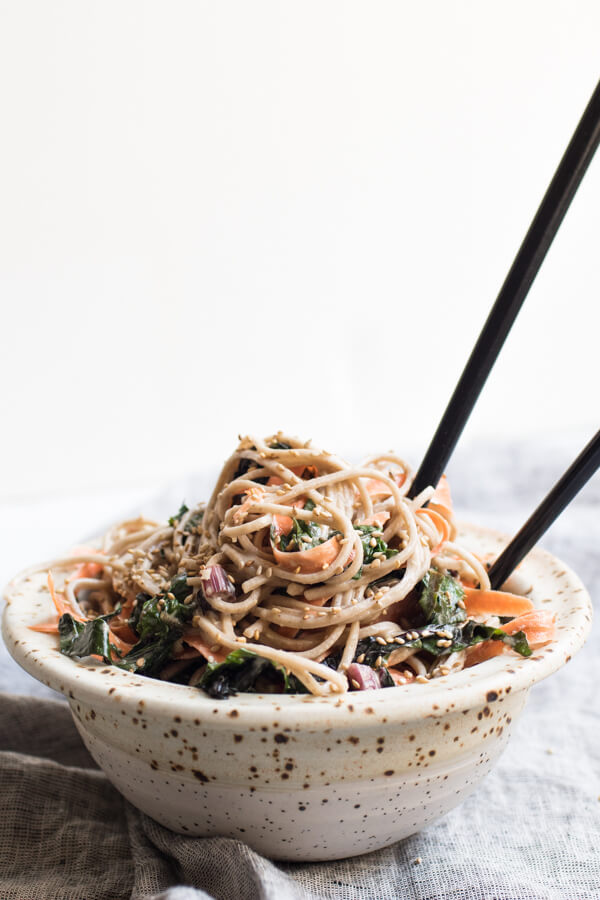 Sometimes it's just a smoothie, last week I had veggie bowls with sauerkraut 3 days in a row and this week it was all about these soba noodles.