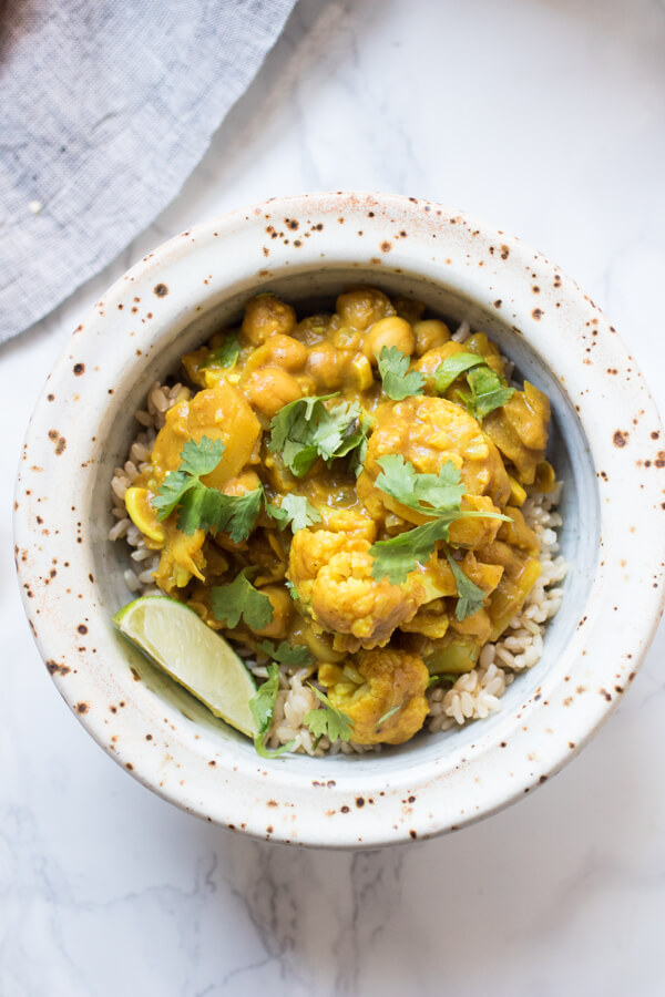 Creamy Pumpkin Cauliflower Curry with Chickpeas. Quick and easy vegetarian meal bursting with flavor. |abraskitchen.com