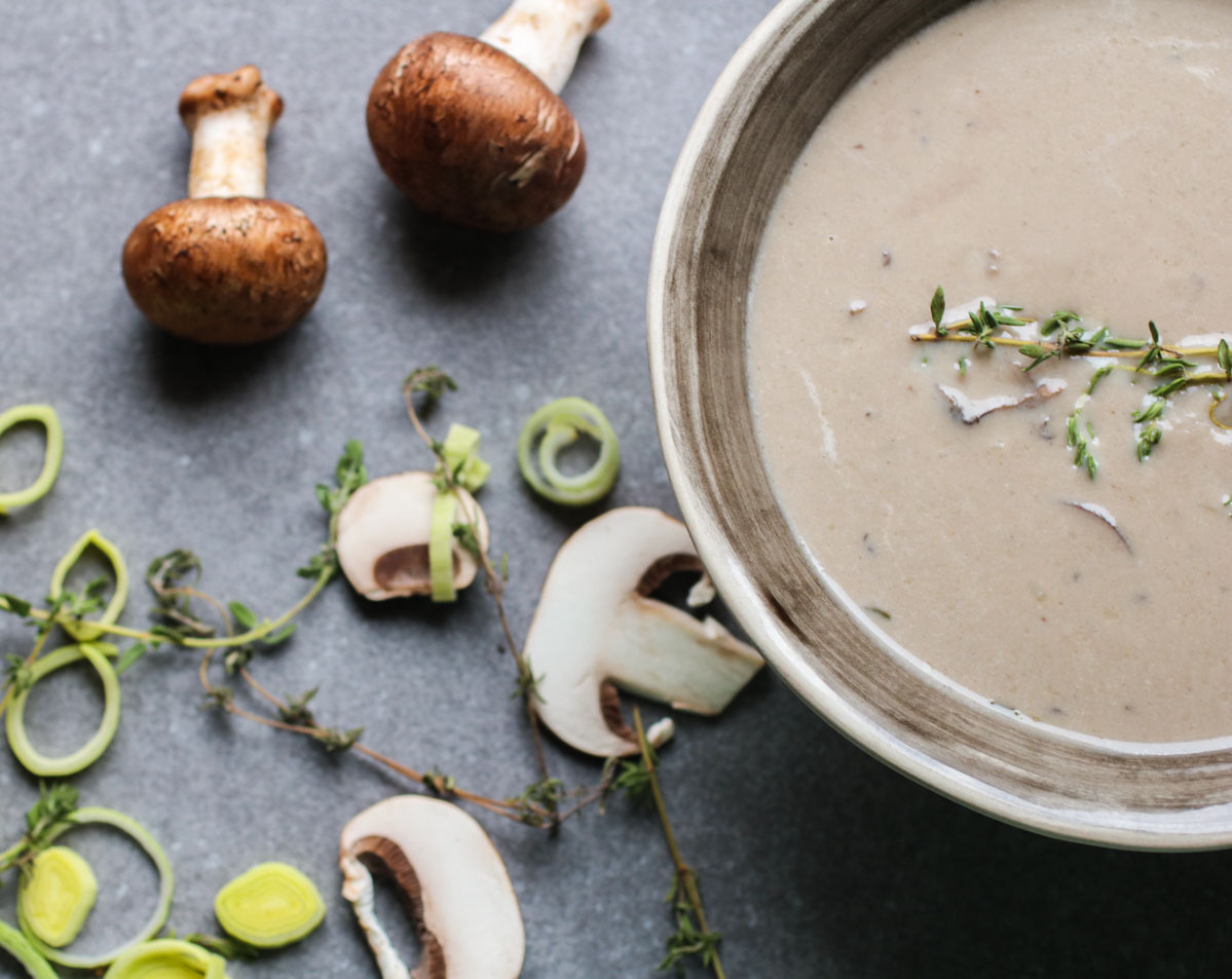 Dairy Free Cream of Mushroom Soup. A delicious blend of only 5 ingredients! Real food, vegan, vegetarian, gluten free. | Abraskitchen.com