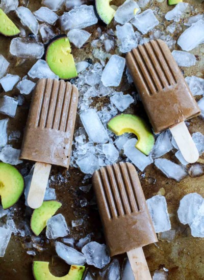 Healthy homemade dairy free fudgesicles with avocado and chia seeds! A tasty quick and easy frozen treat. |abraskitchen.com
