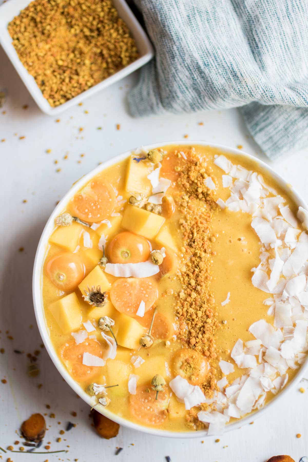 Fresh turmeric smoothie bowl, the perfect morning treat! Banana free! The creamy base is cauliflower, mango, lemon, orange, and a few other superfood ingredients to help you beat those seasonal allergies. So yummy!
