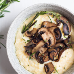 Sauteed Rosemary Mushrooms with creamy polenta - A healthy, quick and easy vegetarian meal