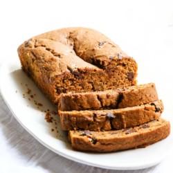 Healthy Pumpkin Chocolte Chip Bread is perfectly fall, perfectly delicious, and surprisingly healthy. Using healthy whole grain spelt flour, unprocessed sweetener (maple syrup) and lots of yummy chocolate.Real Food |Abraskitchen.com