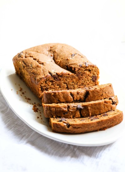 Healthy Pumpkin Chocolte Chip Bread is perfectly fall, perfectly delicious, and surprisingly healthy. Using healthy whole grain spelt flour, unprocessed sweetener (maple syrup) and lots of yummy chocolate.Real Food |Abraskitchen.com