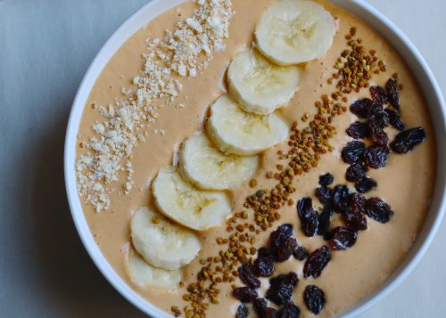 A smoothie you eat with a spoon. Wait...a CARROT CAKE smoothie that you eat with a spoon! Healthy quick plant based breakfast!