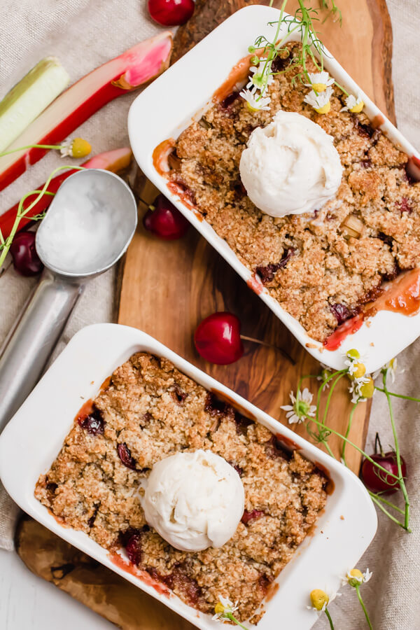 Easy 7-ingredient paleo cherry rhubarb crumble. Served in individual portion, for a quick and delicious summer dessert for 2. Oat-free, refined sugar-free, gluten-free, and vegan optional. 