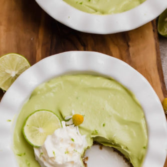Delicious 6-ingredient paleo avocado key lime pie. Vegan, gluten-free, refined sugar-free, no-bake and so easy!! Packed full of healthy fat and bursting with flavor. Your whole family will love this tasty zesty treat!